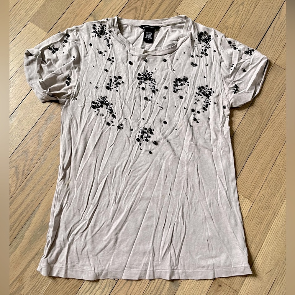 MODA INTERNATIONAL Embellished Tee. Size Small.